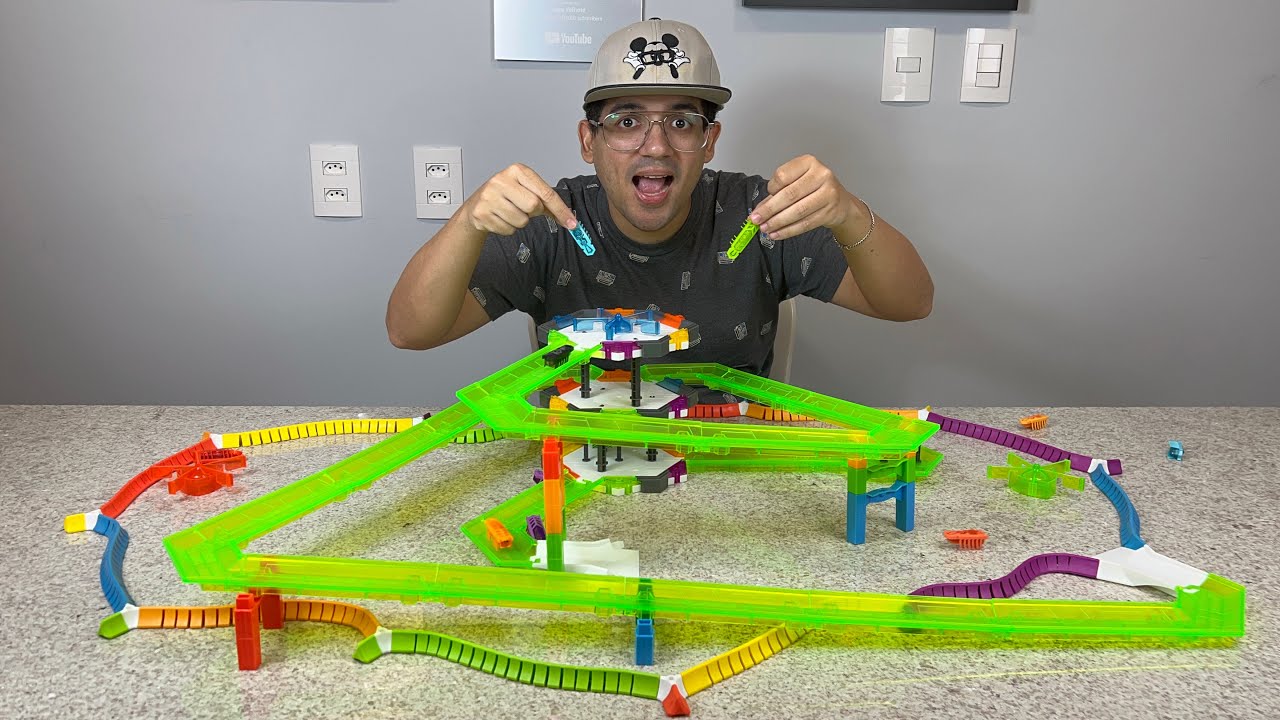 CONSTRUÍ UM PARQUE DE DIVERSÕES GIGANTE PARA BARATAS ROBÔS!!! (incrível)
