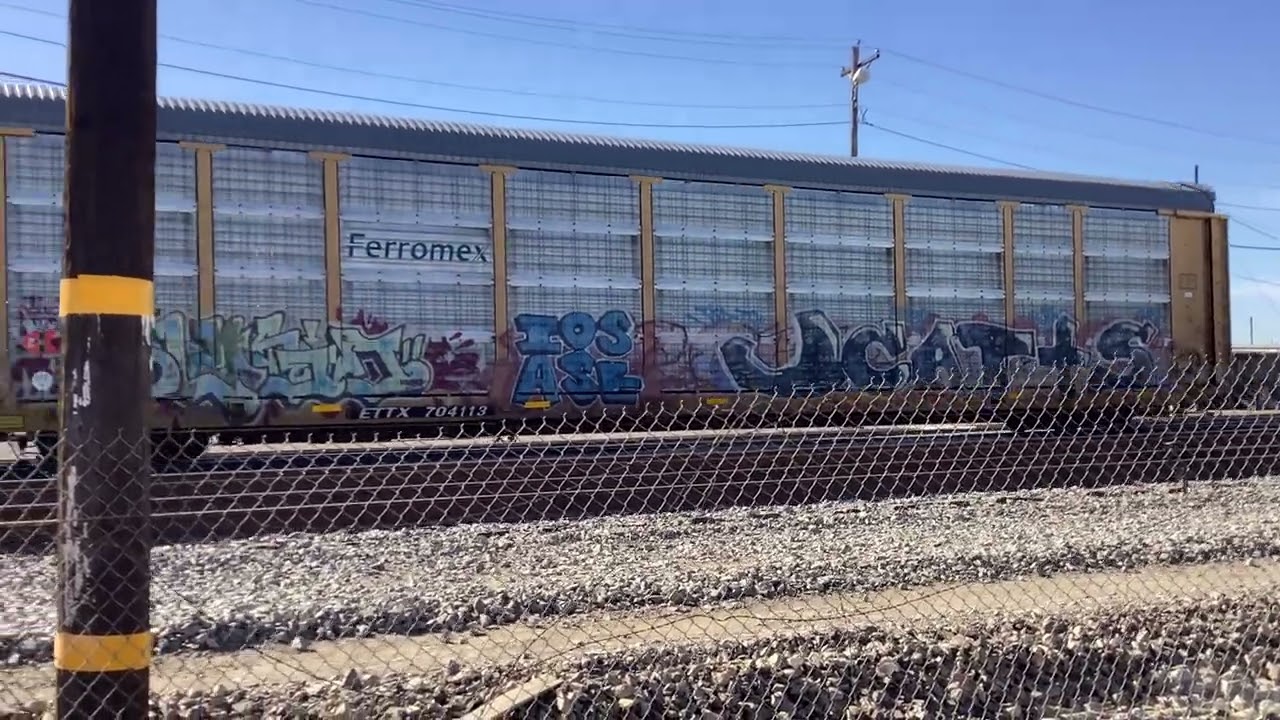 UP 804 pulls towards the Phoenix yard including SD70M 5114