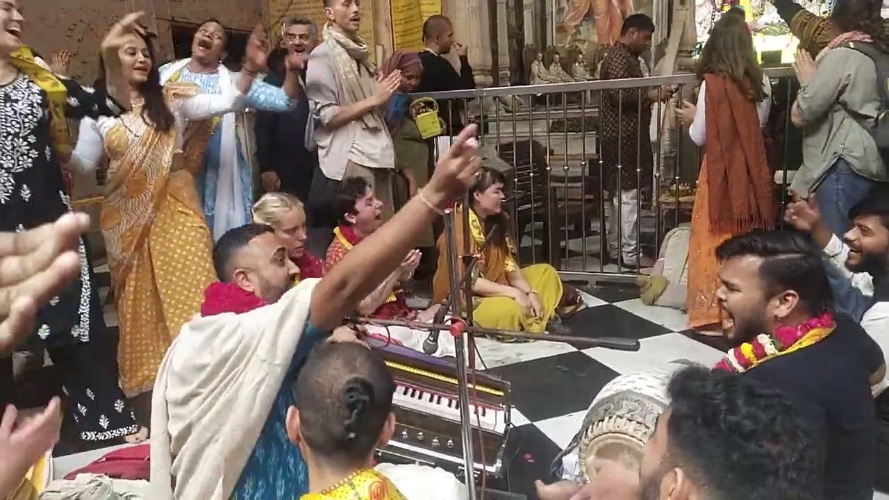 Radha damodar kirtan video 💗🦚.                                             (VRINDAVAN,UP)📍