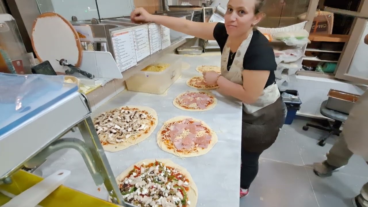 Η ΕΚΠΛΗΚΤΙΚΉ ΙΤΑΛΙΚΗ ΠΙΤΣΑ ΤΟΥ ΜΙΧΑΛΗ ΣΤΟ ΞΥΛΟΦΟΥΡΝΟ