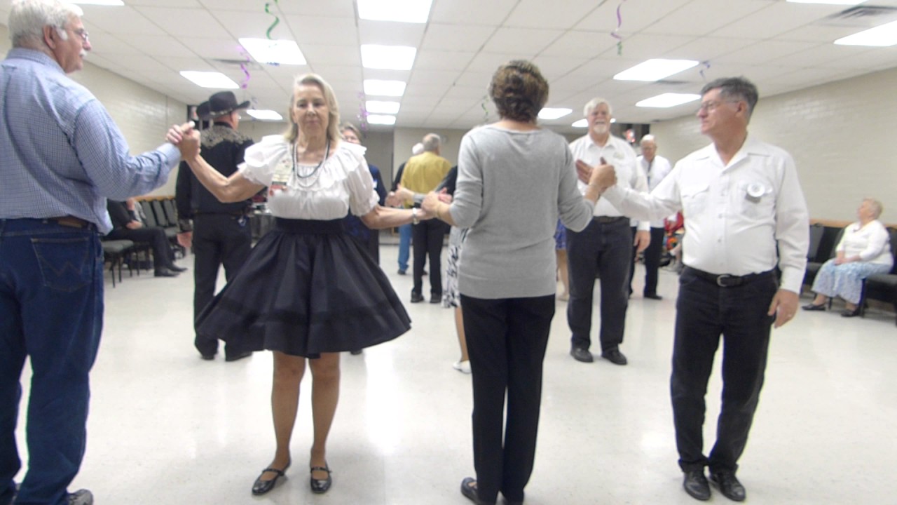 Garland Smith calls Plus tip at Lake Jackson Promenaders New Years Eve 2016
