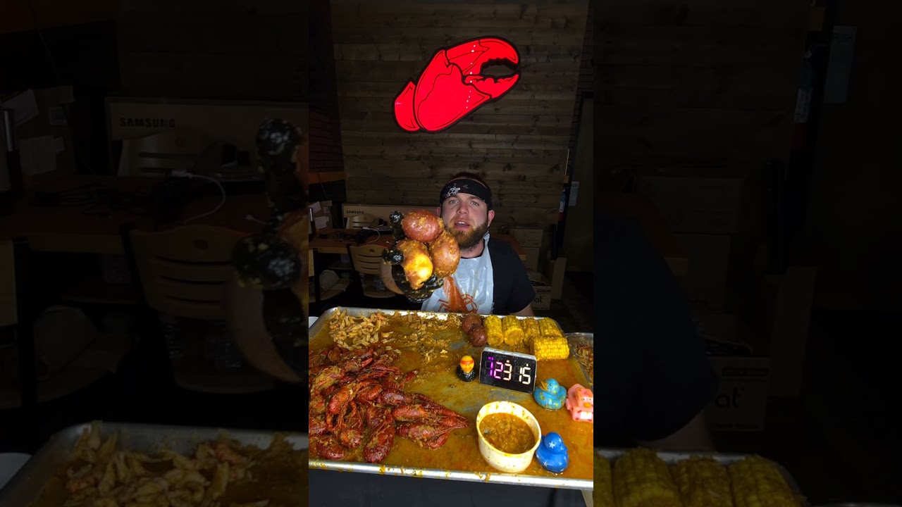 22LBS SEAFOOD BOIL CHALLENGE!!! #eatingchallenge #mukbang #food #foodchallenge #foodie #eating #crab