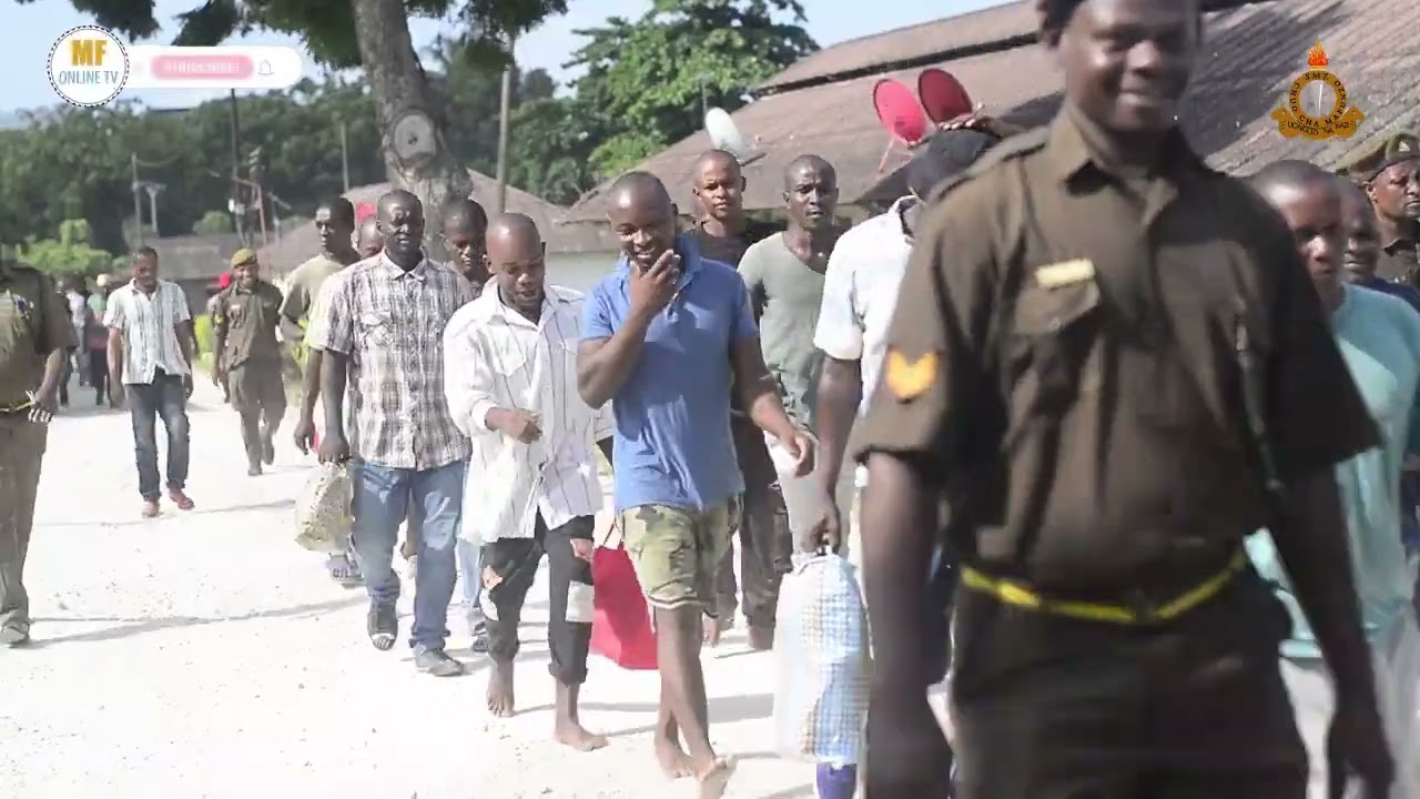 DR. MWINYI ATOA MSAMAHA KWA WANAFUNZI 33 WALIYOKUWA WAKITUMIKIA CHUO CHA MAFUNZO ZANZIBAR