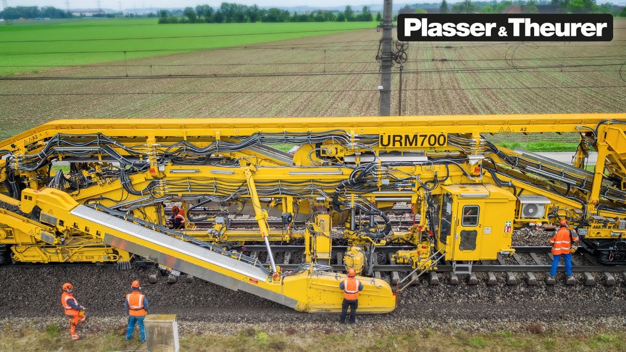 The multi-talent for ballast cleaning: URM 700-2 – Plasser & Theurer