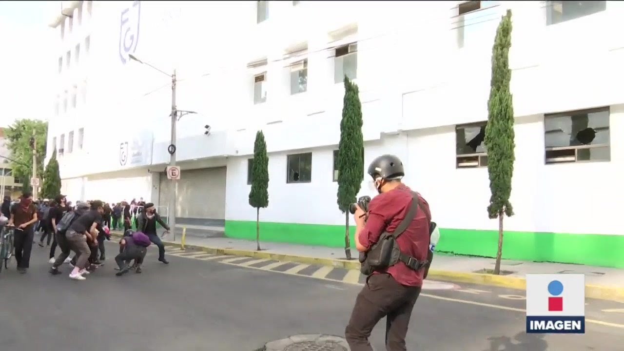Destrozan edificio de la Fiscal&iacute;a de la CDMX | Noticias con Ciro G&oacute;mez Leyva