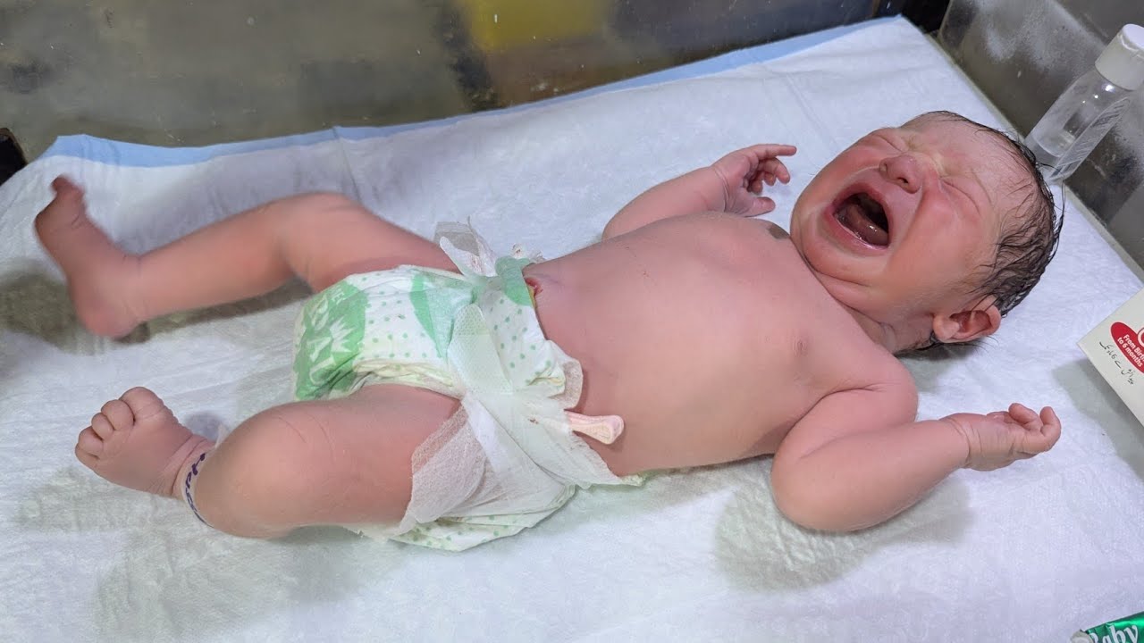🤱✨ After Delivery First Feeding Trial 🍼❤️ | Newborn’s First Breastfeeding Guide for Mothers #feeding