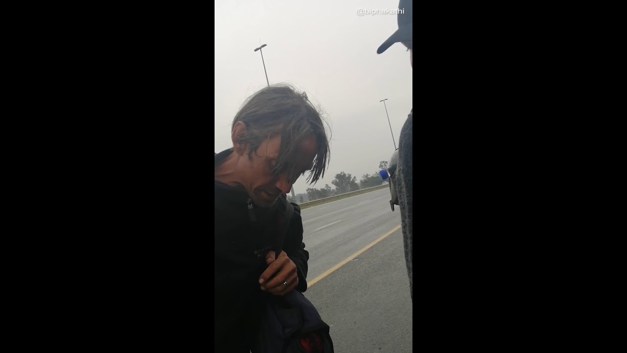 Hitchiking to Cape Town in the rain and no one is stopping