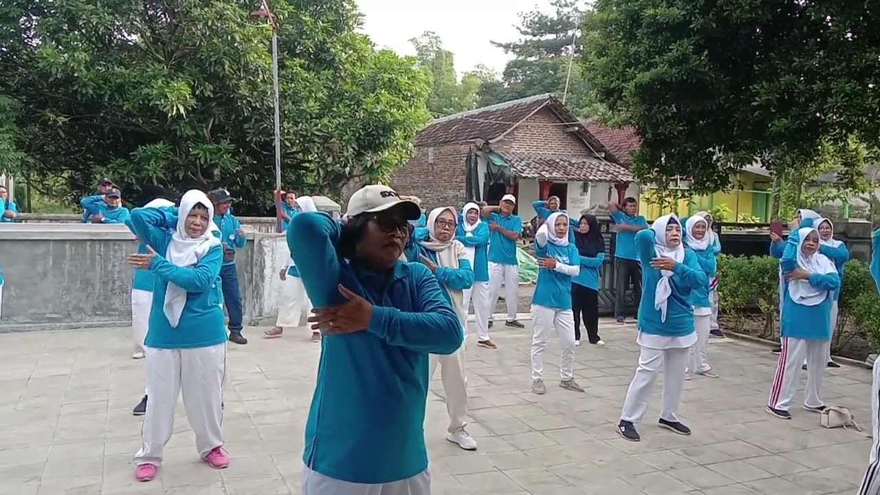 Senam kebugaran bersama PWRI Baron tanggal 070226