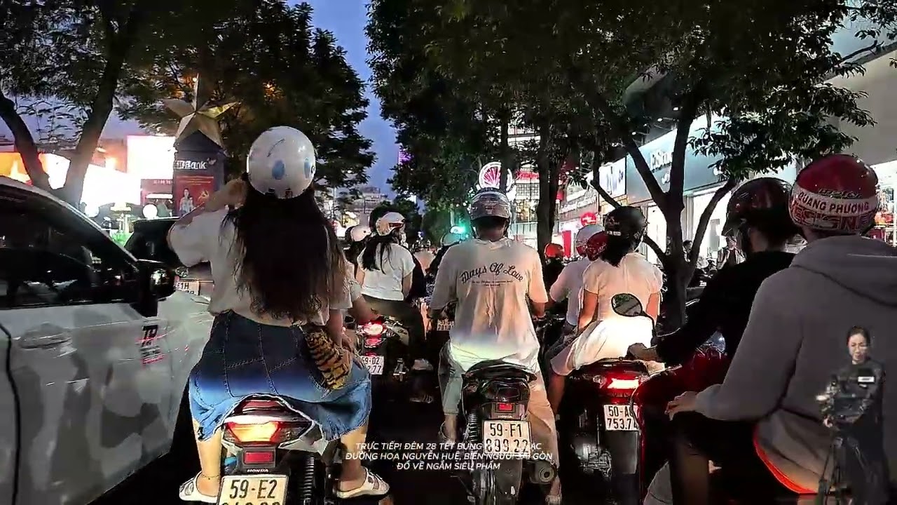TRỰC TIẾP! ĐÊM 28 TẾT BÙNG NỔ KHAI MẠC ĐƯỜNG HOA NGUYỄN HUỆ, BIỂN NGƯỜI SÀI GÒN ĐỔ VỀ NGẮM SIÊU PHẨM