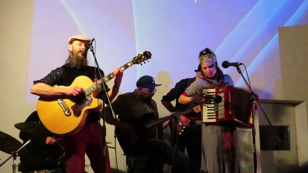 Banda haloška - Stara baba deda nosi (live @ Društvo 29a)