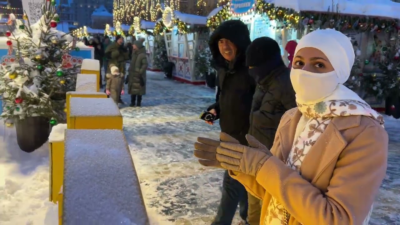 Атмосфера последних новогодних дней. Красная площадь и каток ГУМа