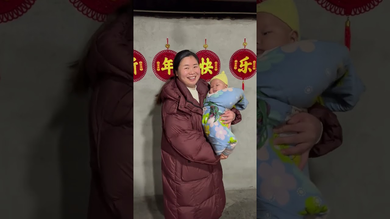 今天姐姐妹妹姑姑们都回来拜年了，我和清植也从娘家赶了回来，到家哥哥嫂子姐姐姐夫还有妹妹都把饭菜全部准备好了，热热闹闹欢聚一堂，吃着热气腾腾的团圆饭，分享着生活中的点点滴滴，愿所有的家人们在新的一年里