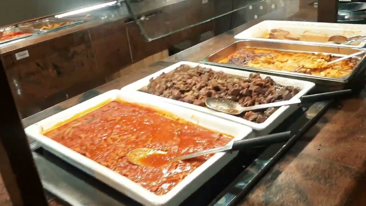 Acabando la cena en el Magic rock gardens. Mayo 2022