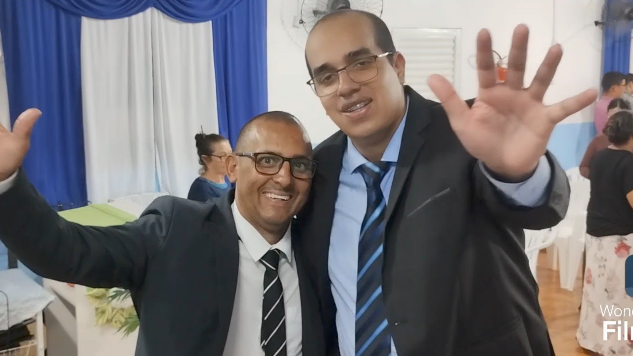 Culto de domingo de adoração a Deus 