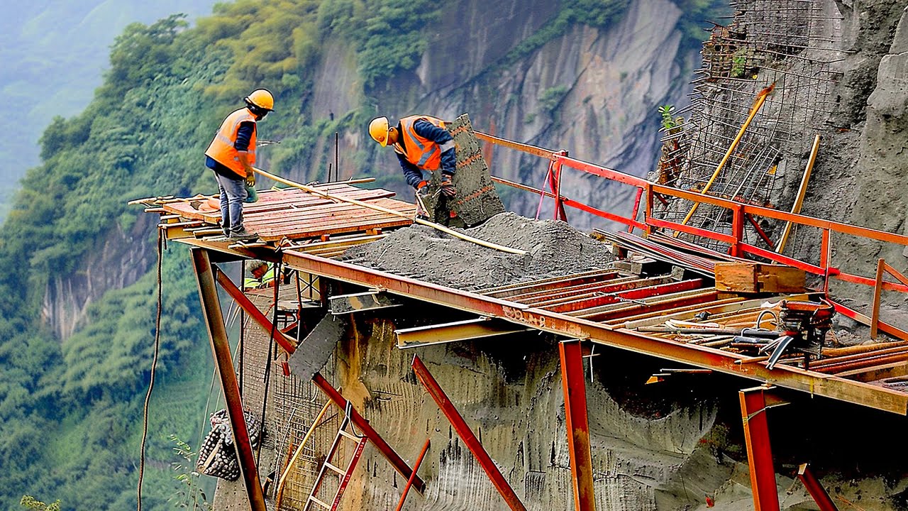 These Chinese Workers Build Roads on Cliffs , And It’s Incredibly Dangerous
