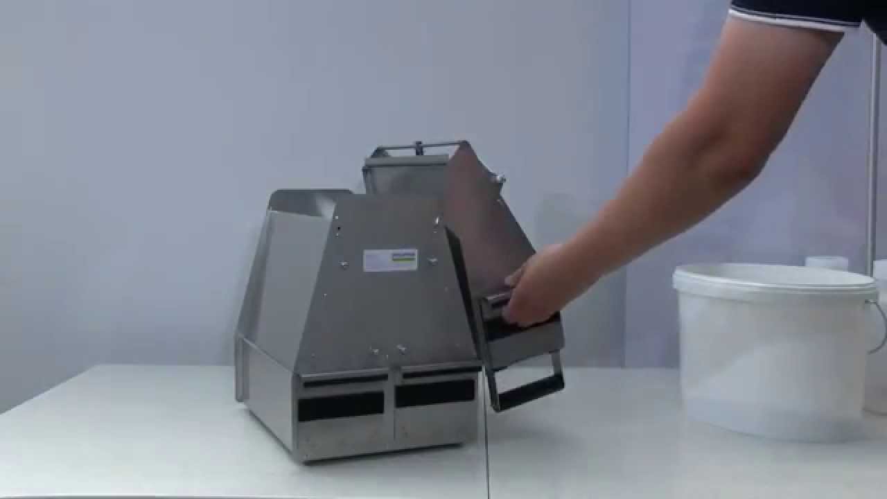 Sample Divider Riffle in practical use - Probenteiler Riffel in der praktischen Anwendung