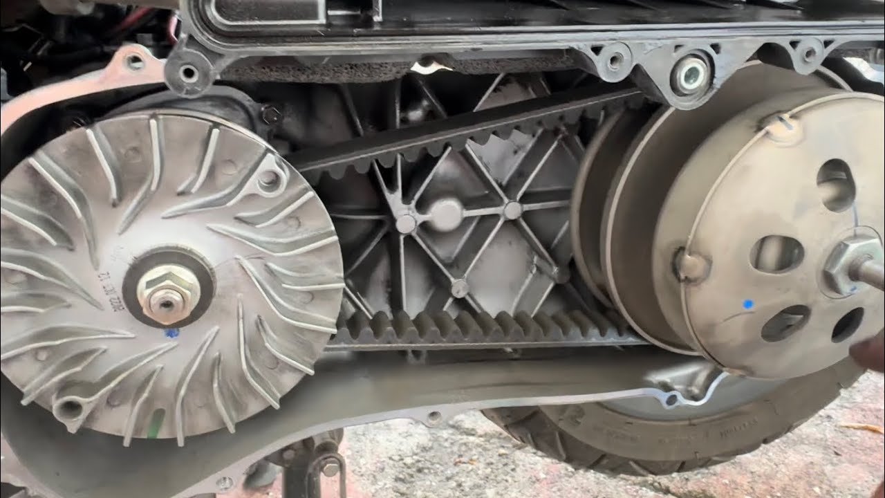 Changing V-Belt on a 2023 Yamaha Zuma 125cc Scooter