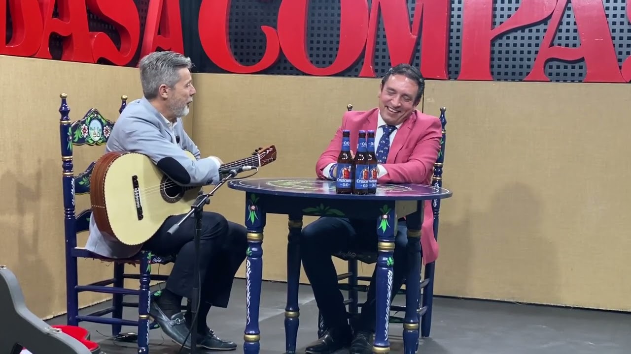 Presentación nueva guitarra de Pedro Sierra en la televisión de Lebrija