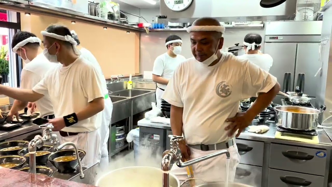IEKEI_TOKYO王道家直系 初日 清水社長麺上げ