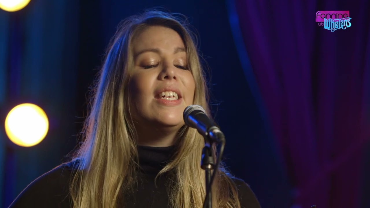 Niamh Regan - Freeze Frame | Live on Fanning At Whelans