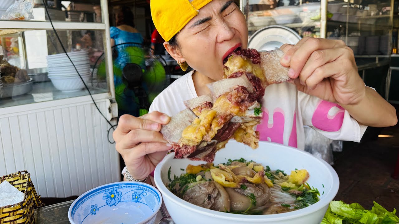 THỬ SỨC VỚI TÔ BÚN SIÊU NHỎ VÀ TÔ BÚN BÒ SIÊU TO CỦA NGA SUMO ,BÀ CON TRONG CHỢ QUẬY BANH NÓC 