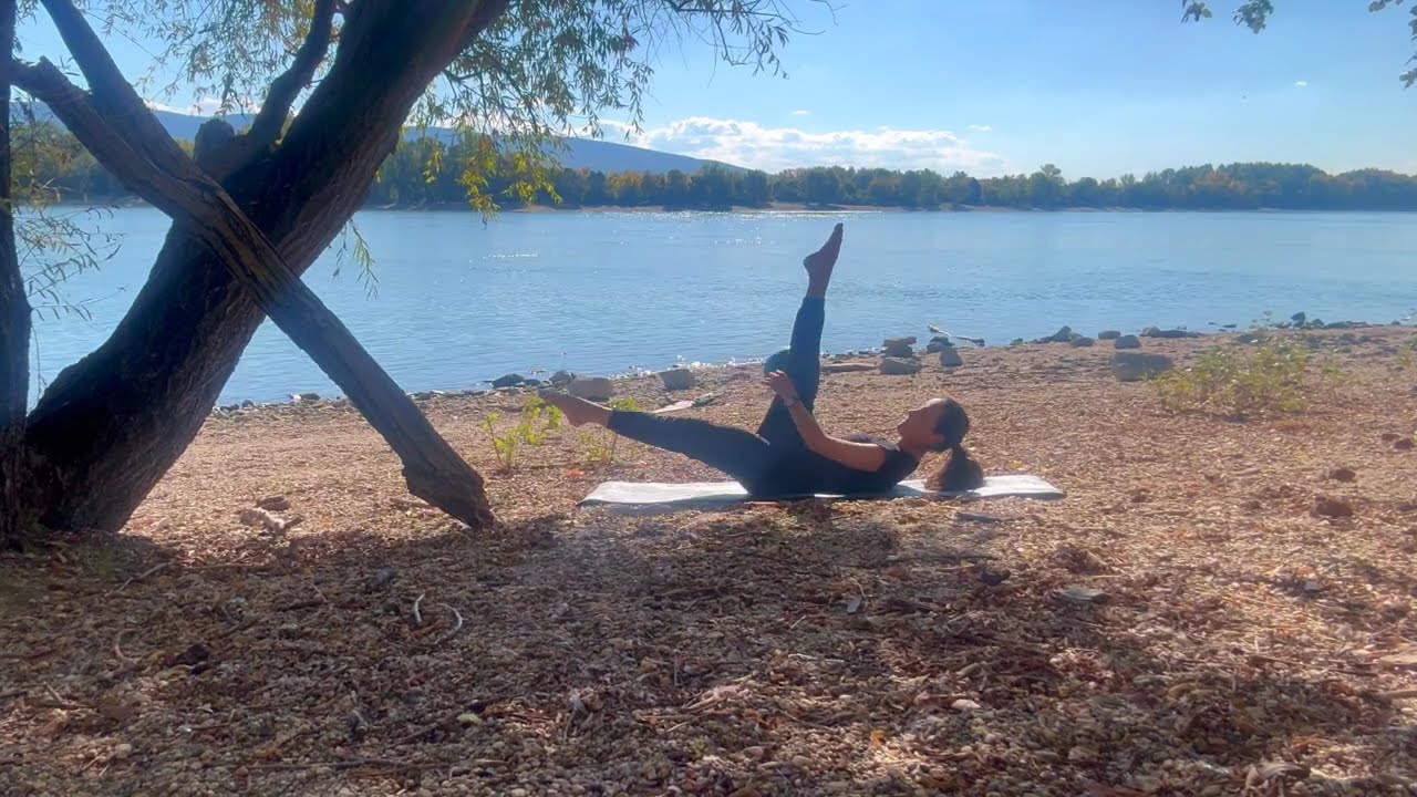 15 perc I Pilates labdával az erős farizomért és hasizomért