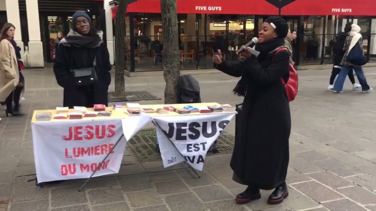 DIEU EST AMOUR / EVANGELISATION DE RUE POUR JÉSUS CHRIST