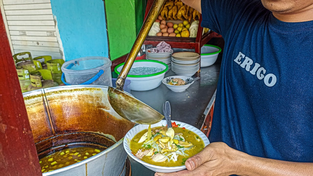 WADUH!!! YANG MAKAN SAMPE RELA GANTIAN MAKAN SOTO AYAM LAMONGAN di Warung Soto & Nasgor Wak Djoleloh