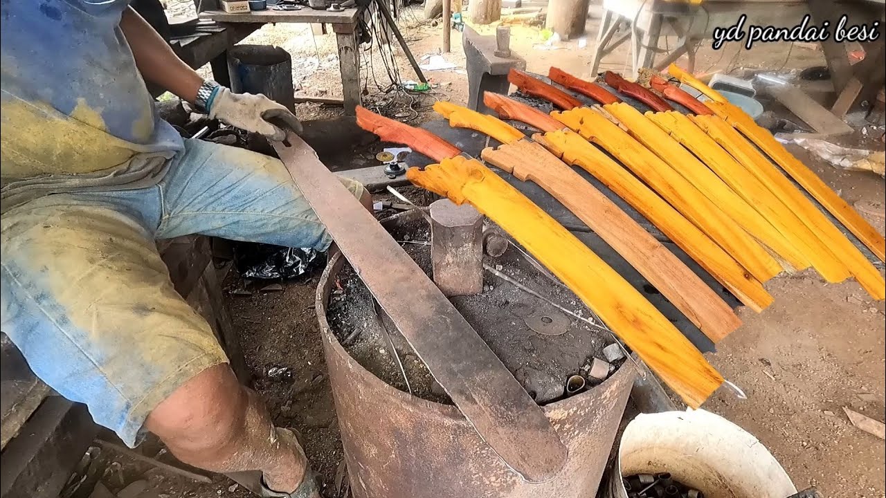 super cepat!! skill pandai besi menempa | membuat gagang & sarung golok