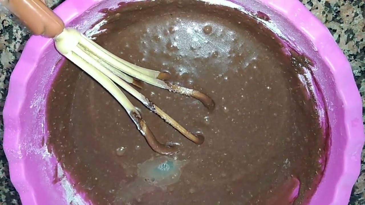 ، فقط بثلاث بيضات حضري كيك بدون حليب وبدون ياغورت الي داقتو عندك ما تمشي حتى دي المقادير