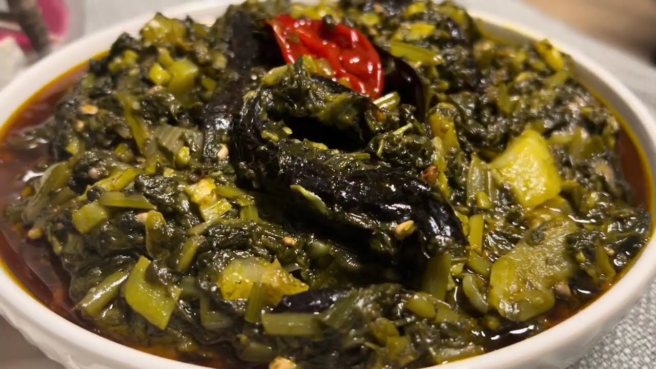 CUISINE AVEC MOI || FEUILLES de patate douce,GOMBO,Poisson FUMÉ || MATEMBELE || Trés délicieux 