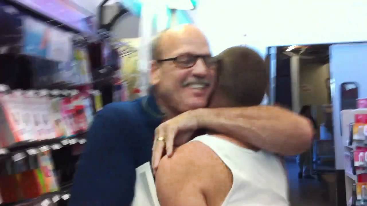 Soldier surprising his family!!!