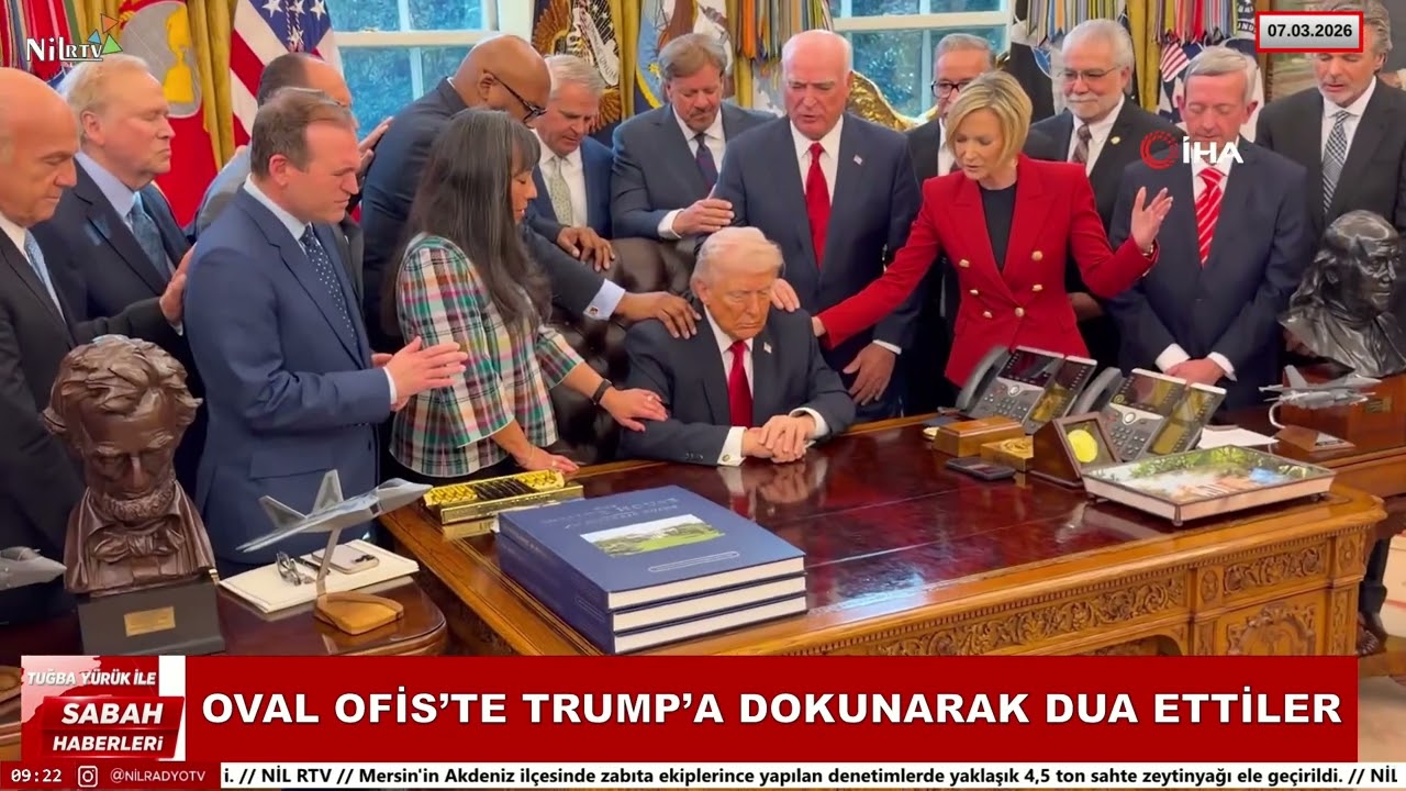 Evangelist din adamları Trump’a dokunarak dua etti