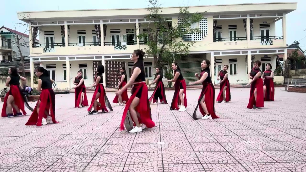 Chiều lên bản Thượng - liên khúc vương vấn chợ tình - CLB Zumba