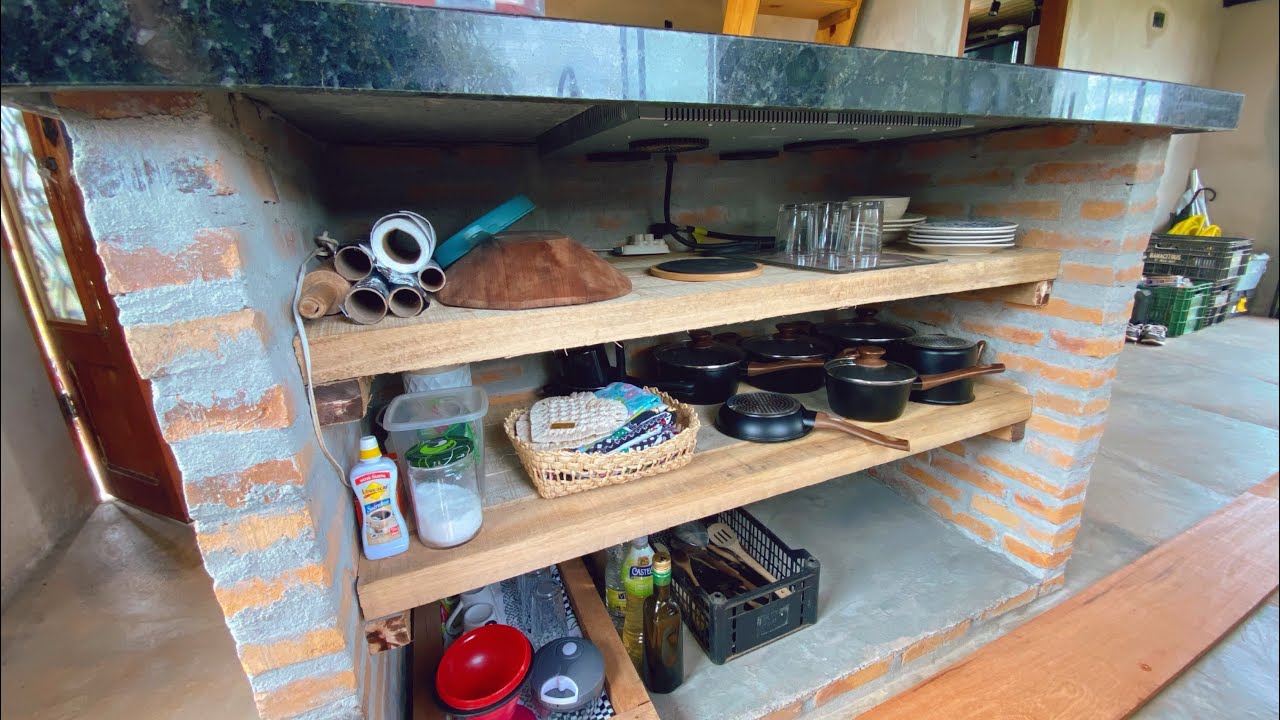 Prateleiras de madeira para os armários da cozinha | Cabana rústica