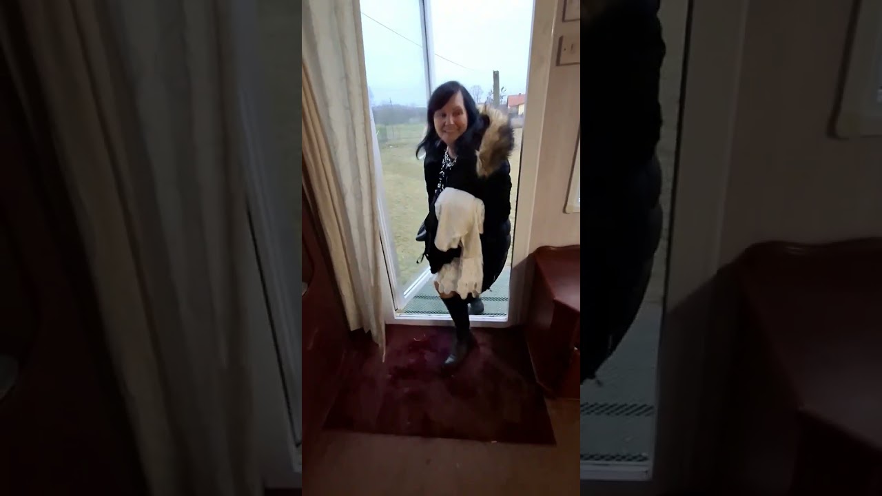 EWUNIA IDZE A JA NIE POSPRZĄTAŁ
