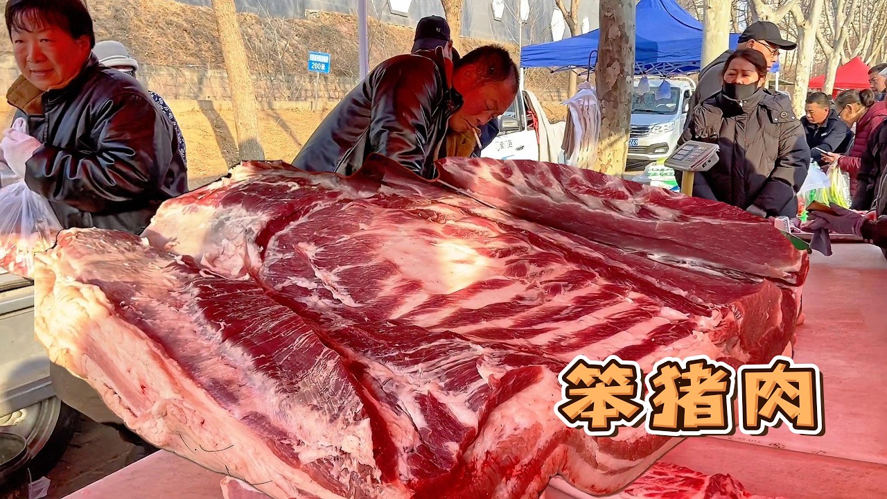 華哥賣豬肉遇到狠人了，被一圈人圍得水洩不通，大姐找後帳不依不饒，這下惹麻煩了【玖叔v​​log】#pork #猪肉 #玖叔vlog#华哥猪肉#玖叔猪肉#豬肉