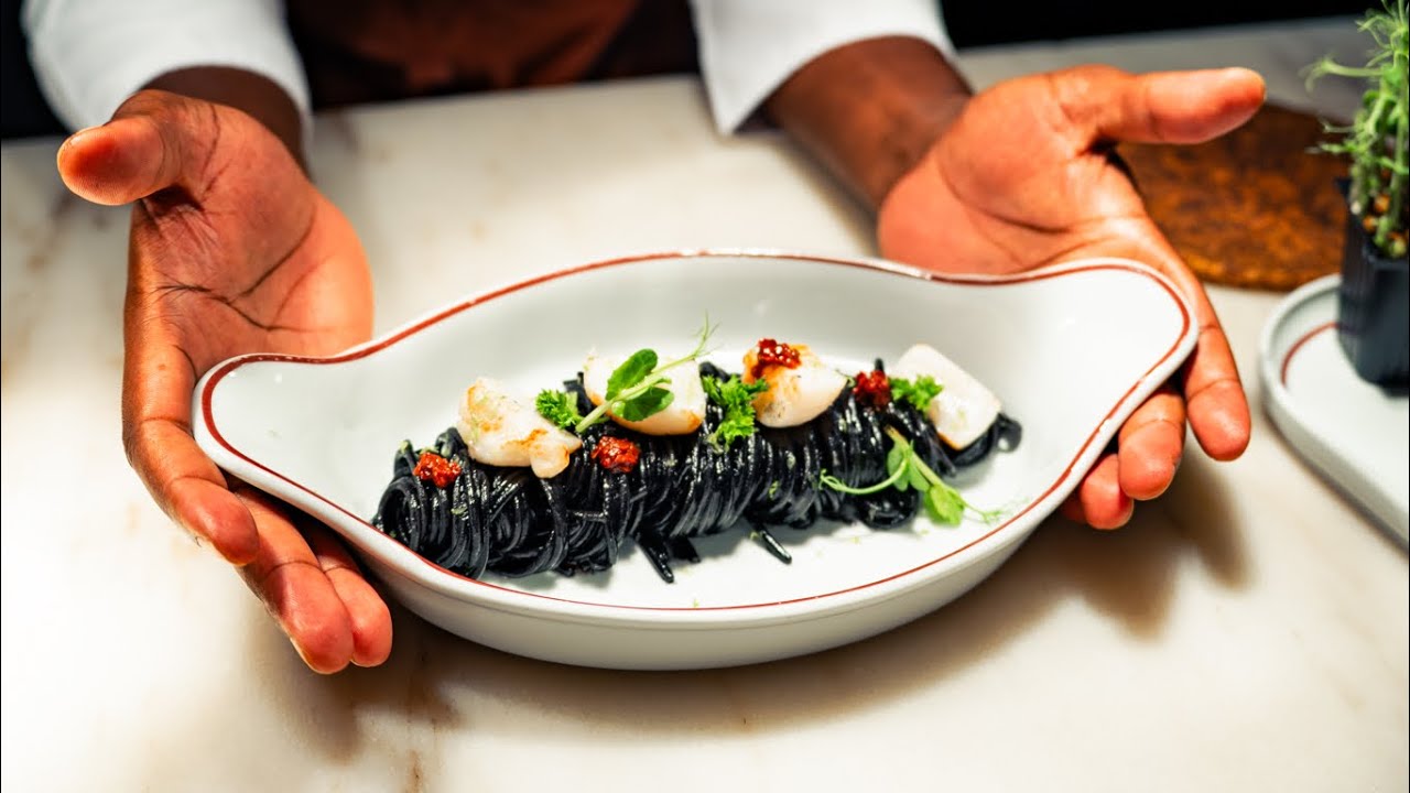 Spaghetti di Gragnano al nero di Seppia con Capesante, ‘Nduja e lime. 