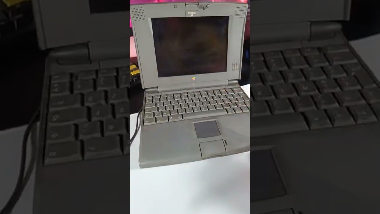 UN MACBOOK APPLE di 30 ANNI FA!😲