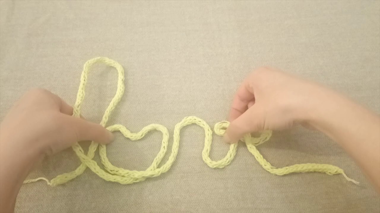 Lapin de paques au tricotin ou écriture