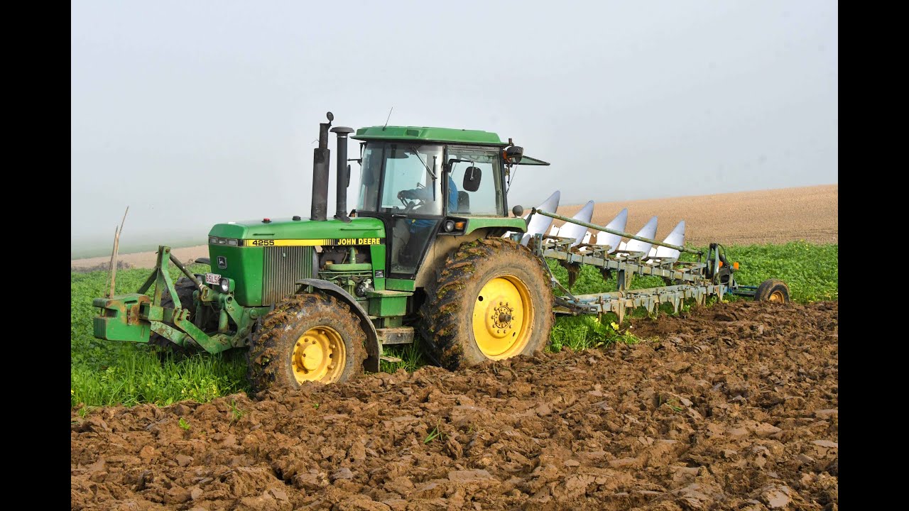 John deere 4255 au labour d'hiver avec sa charrue Bonnel 5 socs