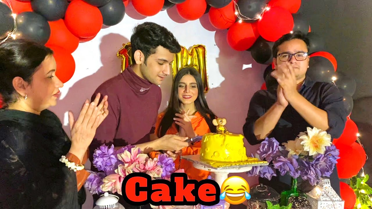 Saba ny bhi party dedi aj 🥳