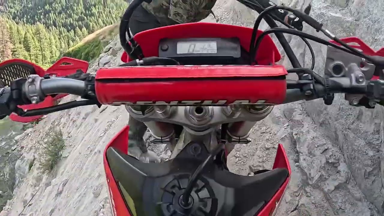 CRF450X riding some sick single track 