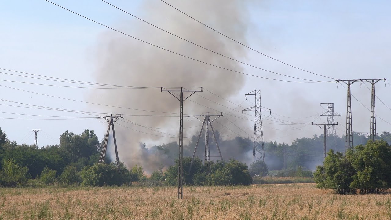Kombajn zerwał linię energetyczną i spowodował pożar