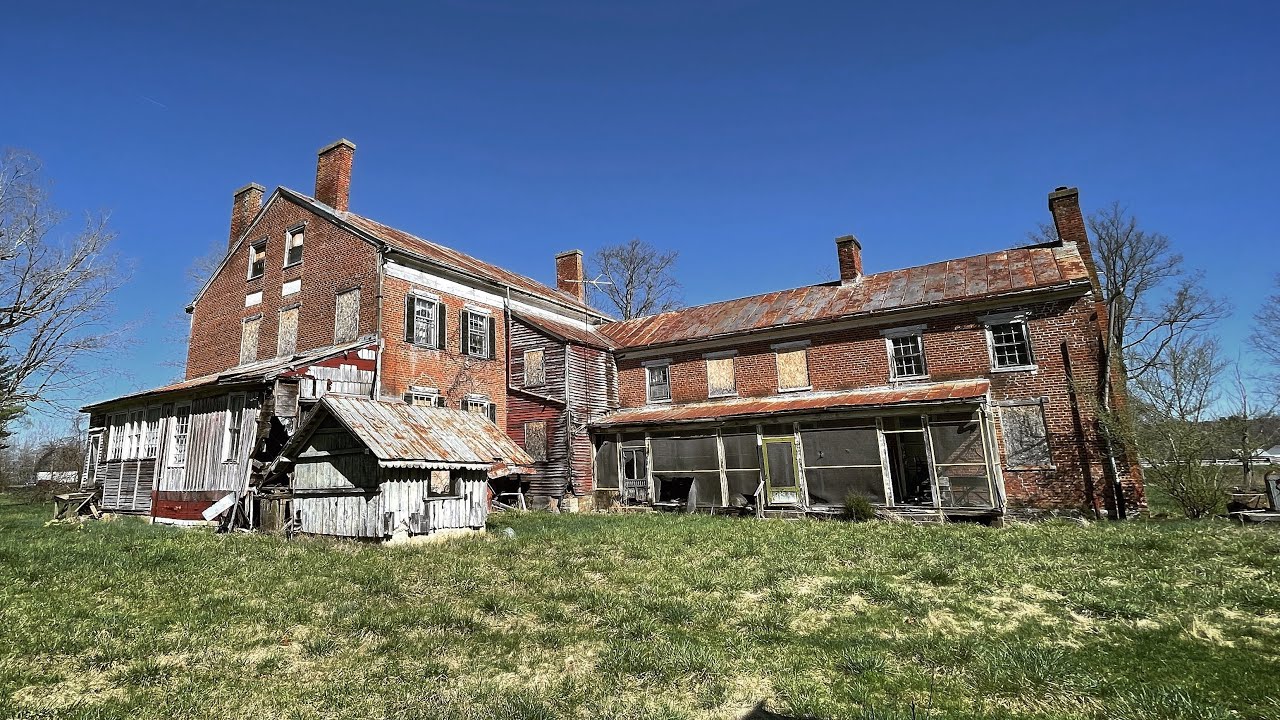 Beautiful Packed 180 year old Derelict Mansion in Tennessee w/ Incredible Architecture