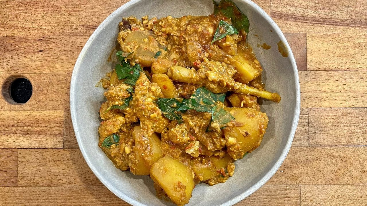 How To Make Yummy Potato & Tempeh Curry (cooked)