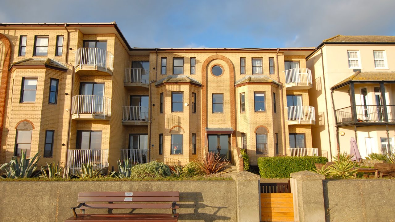 6 Moyle Court, Marine Parade, Hythe. CT21 6AP.  &pound;325,000 LH + FH. Call 01303 266022.