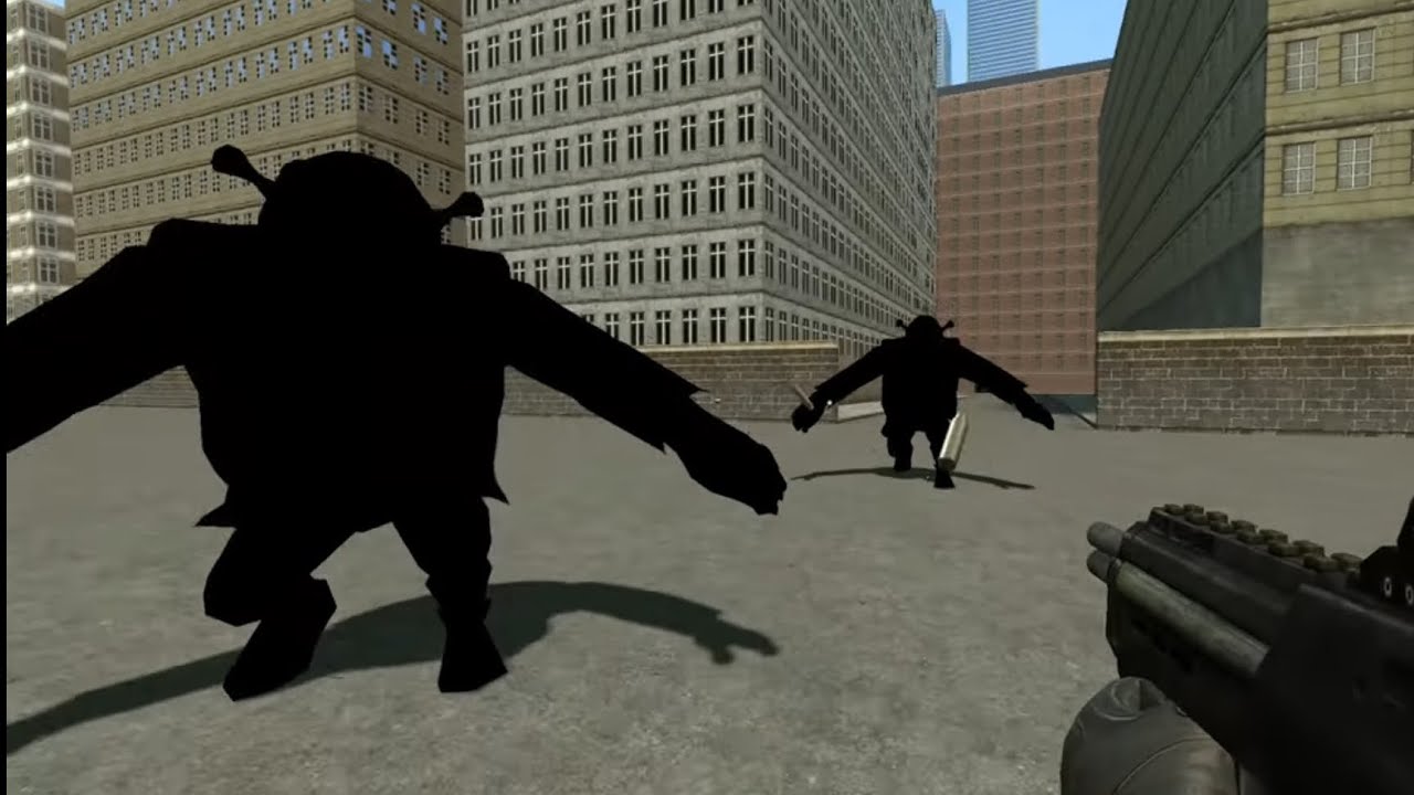 Two fast black Shreks chases me in abandoned Big City in gmod
