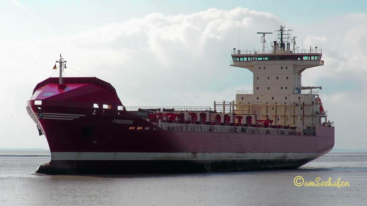 container seaship FREDERIK 9HIT8 IMO 9328637 inbound Emden