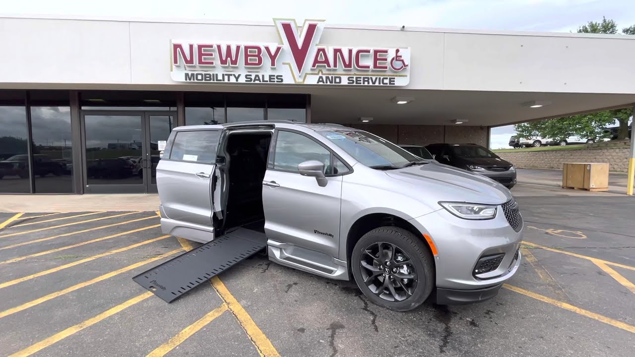 2021 Chrysler Pacifica with BraunAbility XI Conversion